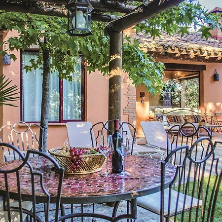 بيت للعطل Stunning In With Wifi, 4 Bedrooms And Outdoor Swimming Pool كانديليدا