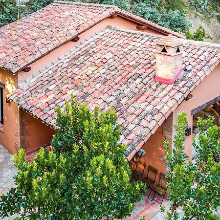 Stunning In With Wifi, 4 Bedrooms And Outdoor Swimming Pool
